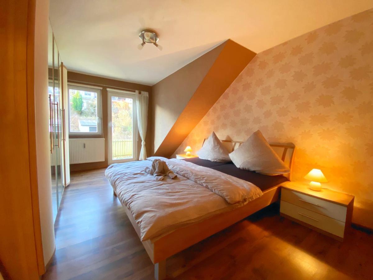 Schoene Fewo Moselblick Wlan Netflix Freizeitpark Apartment Klotten Exterior photo